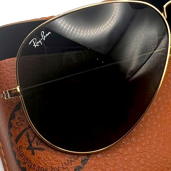 Classic Ray-Ban Aviator Sunglasses - Picture 4 of 6